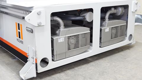 Integrated vacuum pump at DYNESTIC 7505 and 7507 The integrated vacuum pumps are extremely space-saving