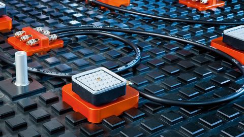 Precision-milled “High-flow vacuum table” Precision-milled “High-flow vacuum table”